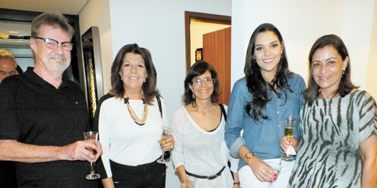 Republicamos a foto de ontem, agora sim, com a legenda correta: João Steffen, Deise Pucci, Débora Mellem, Cintia Gabriela Oliveira e Maria Inez Diniz Ferreira
